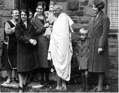 Gandhi_and_women_small