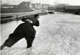 Schaatser_in_klederdracht_small